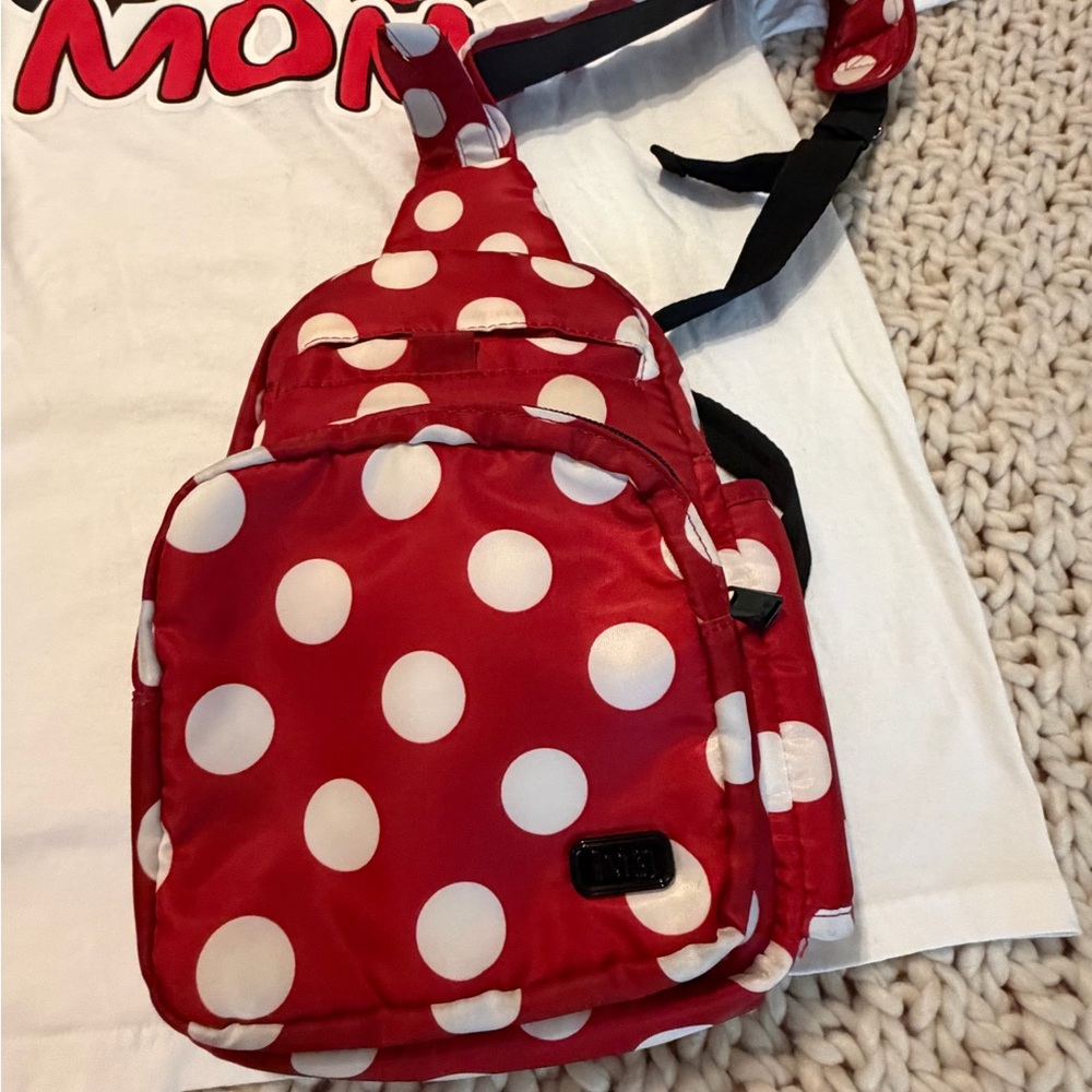 Set Of 2 Disney T-shirt And Lug Archer Sling Shoulder Crossbody Polka Dots Bag - Picture 7 of 10
